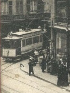 France / Germany : Strasbourg Strassburg in Elsass : Les Grandes Galeries 'Louvre' & Tramcar